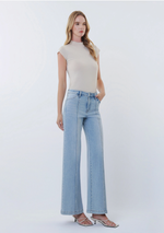 Load image into Gallery viewer, Delightful WL Jeans with Seam
